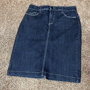 NYDJ denim skirt in great condition.